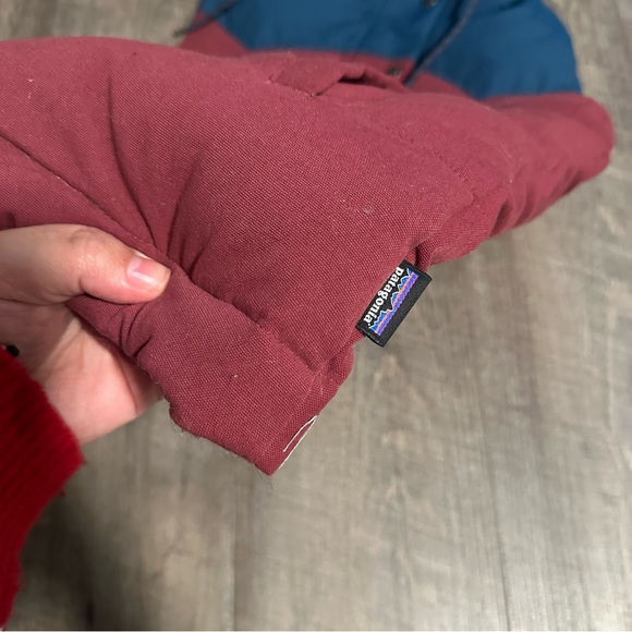 Woman’s Patagonia Hooded Puffer Vest - Picture 2 of 3